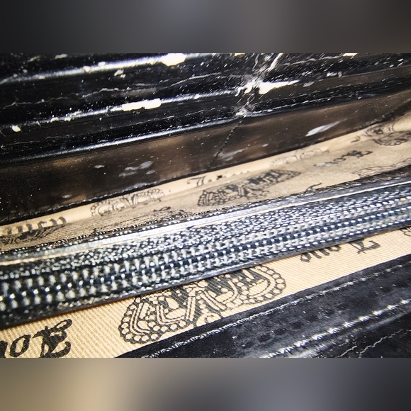 Juicy Couture Scottie Suede Zip-Up Wallet - Picture 4 of 11